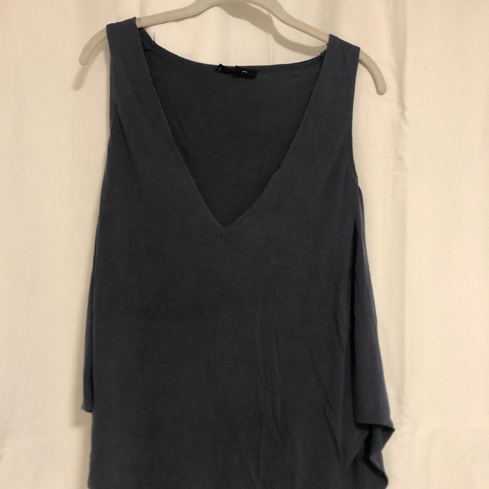 Low cut navy/gray tank